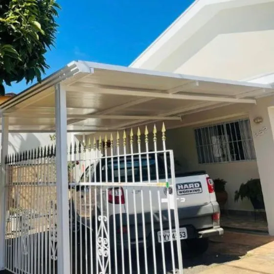 Cobertura de Telha Metálica Forro em Portal do Jaguari, Bragança Paulista SP Cobertura de Telha Metálica Forro em Portal do Jaguari, Bragança Paulista SP — Instalação em garagem residencial