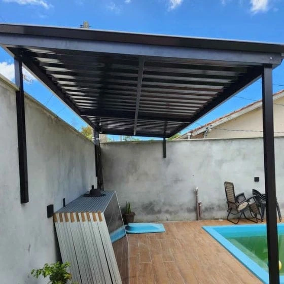 Cobertura de Telha Metálica Simples em Bragança Paulista SP Cobertura de Telha Metálica Simples em Bragança Paulista SP — Instalação em estacionamento