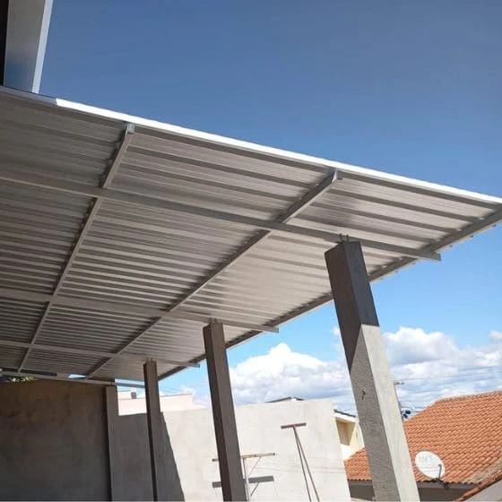Cobertura de Telha Metálica Simples em Bragança Paulista SP Cobertura de Telha Metálica Simples em Bragança Paulista SP — Instalação em fachada comercial