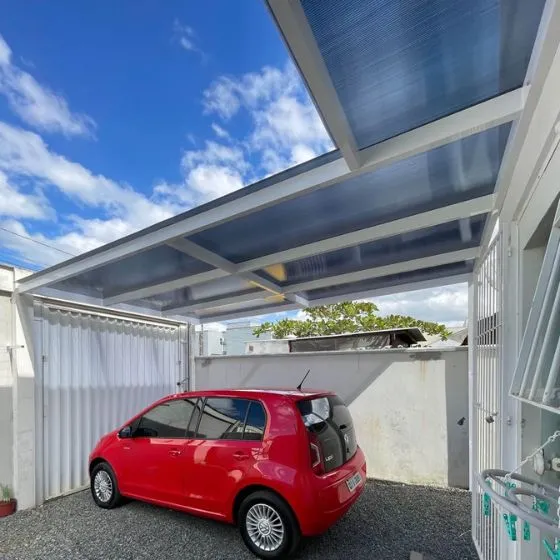Pergolado de Alumínio com Policarbonato em Centro, Bragança Paulista SP Pergolado de Alumínio com Policarbonato em Centro, Bragança Paulista SP — Instalação em garagem residencial