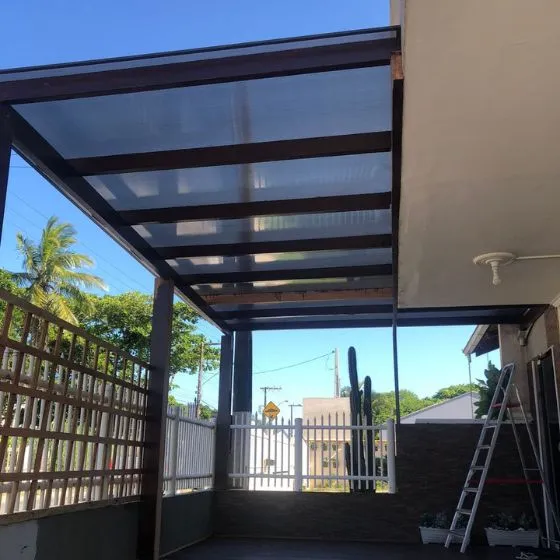 Pergolado de Alumínio com Policarbonato em Centro, Bragança Paulista SP Pergolado de Alumínio com Policarbonato em Centro, Bragança Paulista SP — Cobertura em pátio de comércio com mesas externas