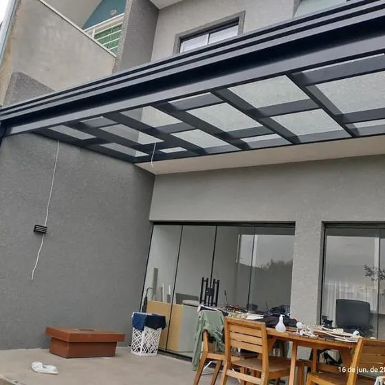Pergolado de Alumínio com Policarbonato em Centro, Bragança Paulista SP Pergolado de Alumínio com Policarbonato em Centro, Bragança Paulista SP — Cobertura com estrutura metálica reforçada