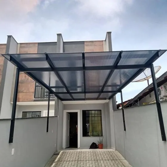 Pergolado Fixo de Ferro em Bragança Paulista SP Pergolado Fixo de Ferro em Bragança Paulista SP — Instalação em fachada comercial