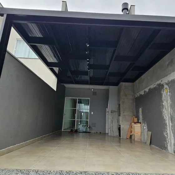 Pergotelha em Chácaras São Felipe, Bragança Paulista SP Pergotelha em Chácaras São Felipe, Bragança Paulista SP — Instalação em área gourmet com churrasqueira