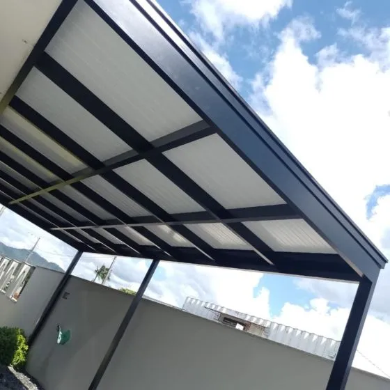Pergotelha em Chácaras São Felipe, Bragança Paulista SP Pergotelha em Chácaras São Felipe, Bragança Paulista SP — Cobertura com estrutura metálica reforçada