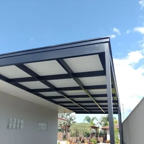 Pergotelha em Chácaras São Felipe, Bragança Paulista SP Pergotelha em Chácaras São Felipe, Bragança Paulista SP — Instalação em fachada comercial