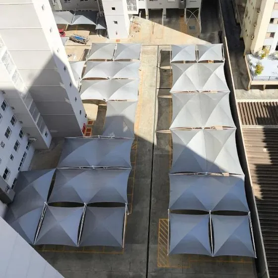 Sombreadores para Veículos em Jardim Nova América, Bragança Paulista SP Sombreadores para Veículos em Jardim Nova América, Bragança Paulista SP — Cobertura em pátio de comércio com mesas externas