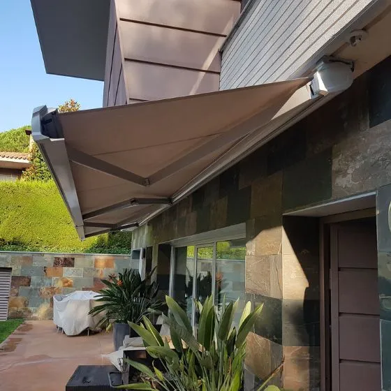 Toldo Articulado em Centro, Bragança Paulista SP Toldo Articulado em Centro, Bragança Paulista SP — Instalação em garagem residencial