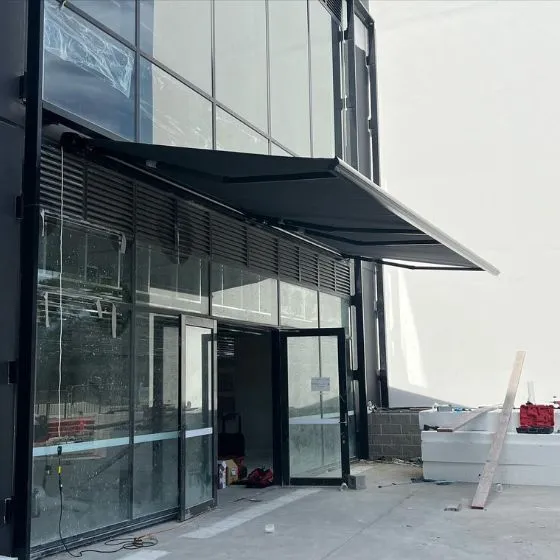 Toldo Articulado em Centro, Bragança Paulista SP Toldo Articulado em Centro, Bragança Paulista SP — Instalação em estacionamento