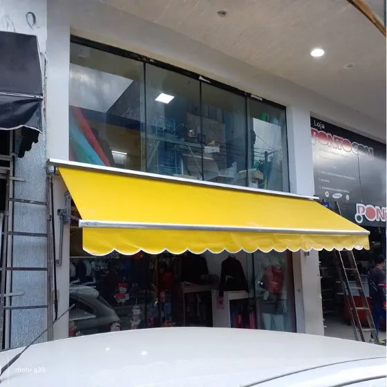 Toldo Cortina com Braços Laterais em Guaripocaba, Bragança Paulista SP Toldo Cortina com Braços Laterais em Guaripocaba, Bragança Paulista SP — Cobertura em quintal residencial coberto