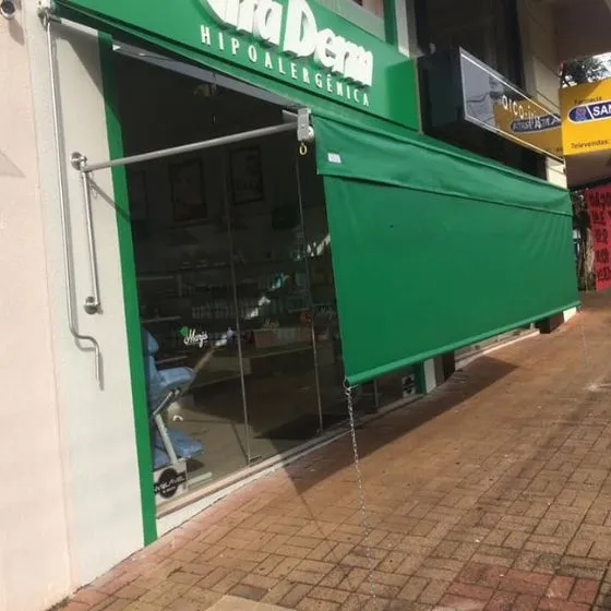 Toldo Cortina com Braços Laterais em Guaripocaba, Bragança Paulista SP Toldo Cortina com Braços Laterais em Guaripocaba, Bragança Paulista SP — Cobertura em passagem coberta entre ambientes