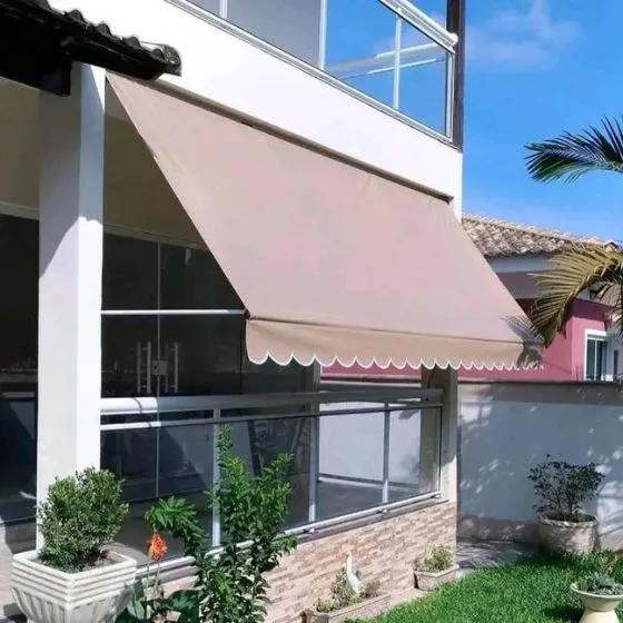 Toldo Cortina com Braços Laterais em Guaripocaba, Bragança Paulista SP Toldo Cortina com Braços Laterais em Guaripocaba, Bragança Paulista SP — Cobertura com calha lateral para escoamento