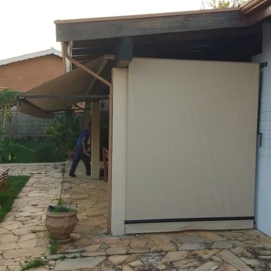 Toldo Cortina Fechamento Vertical em Penha, Bragança Paulista SP Toldo Cortina Fechamento Vertical em Penha, Bragança Paulista SP — Instalação em área gourmet com churrasqueira