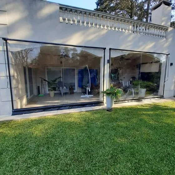 Toldo Cortina Fechamento Vertical em Penha, Bragança Paulista SP Toldo Cortina Fechamento Vertical em Penha, Bragança Paulista SP — Cobertura em quintal residencial coberto