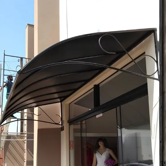 Toldo Fixo de Lona PVC em Bragança Paulista SP Toldo Fixo de Lona PVC em Bragança Paulista SP — Cobertura com estrutura metálica reforçada