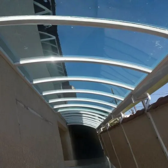 Toldo Fixo Policarbonato Compacto em Jardim do Lago, Bragança Paulista SP — Instalação em estacionamento