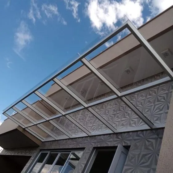 Toldo Fixo Policarbonato Compacto em Jardim do Lago, Bragança Paulista SP — Cobertura com estrutura metálica reforçada