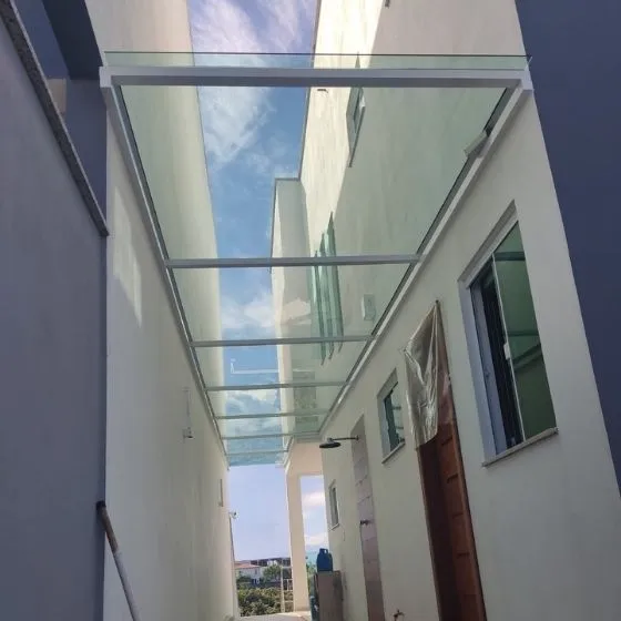 Toldo Fixo Policarbonato Compacto em Jardim do Lago, Bragança Paulista SP — Instalação em fachada comercial