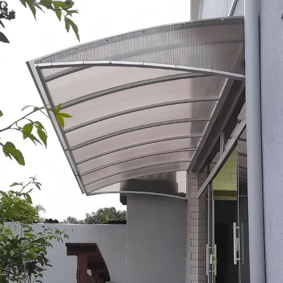 Toldo Policarbonato Alveolar em Campo Novo, Bragança Paulista SP Toldo Policarbonato Alveolar em Campo Novo, Bragança Paulista SP — Instalação em área gourmet com churrasqueira